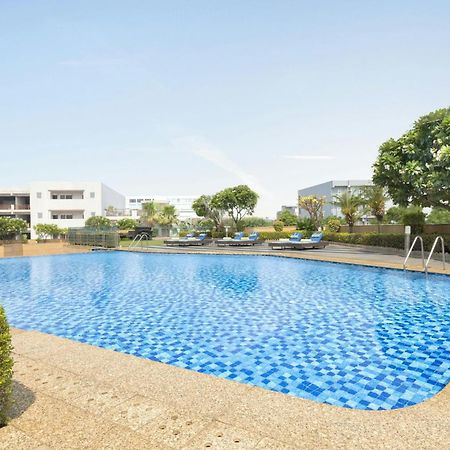 Courtyard By Marriott Gurugram Downtown Hotel Gurgaon Buitenkant foto