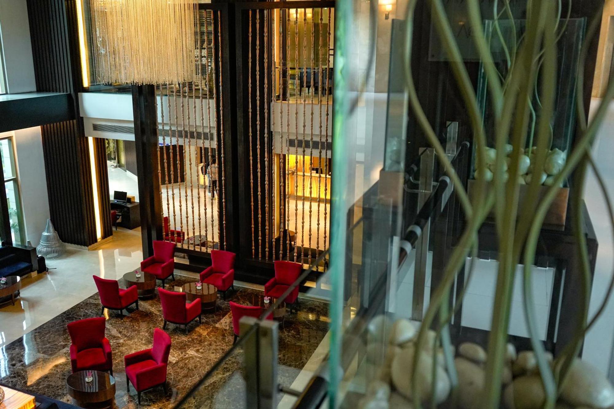 Courtyard By Marriott Gurugram Downtown Hotel Gurgaon Buitenkant foto