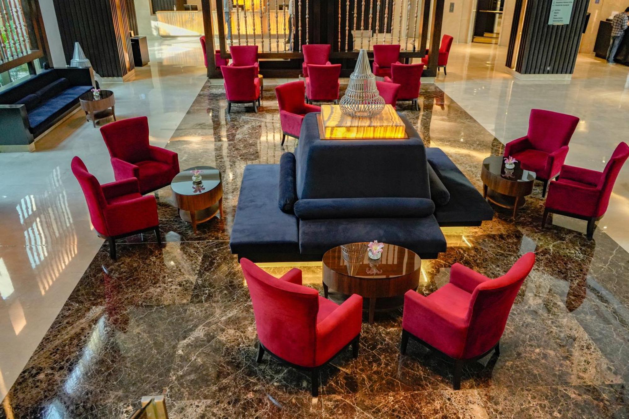Courtyard By Marriott Gurugram Downtown Hotel Gurgaon Buitenkant foto