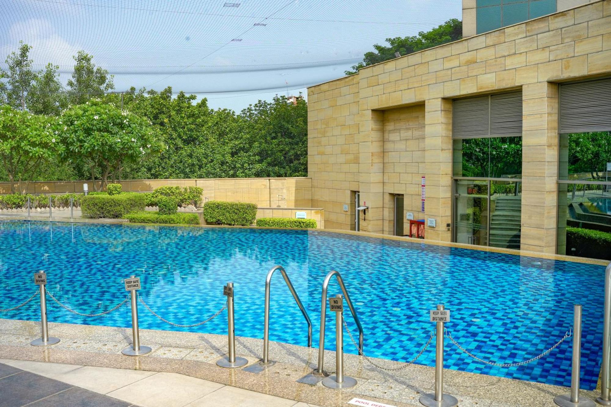 Courtyard By Marriott Gurugram Downtown Hotel Gurgaon Buitenkant foto