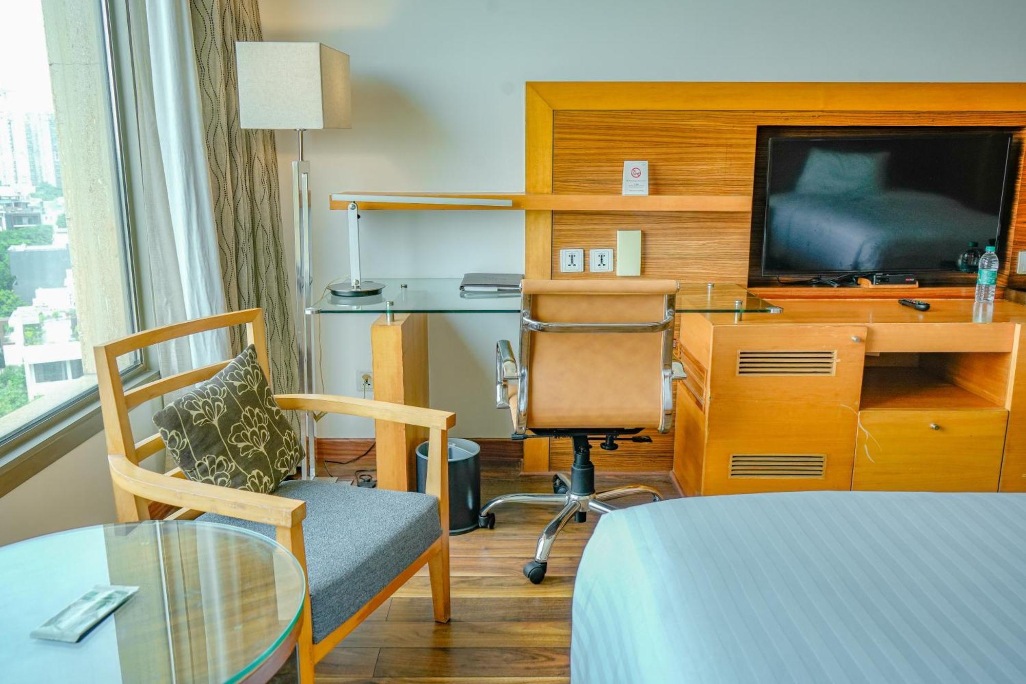 Courtyard By Marriott Gurugram Downtown Hotel Gurgaon Buitenkant foto