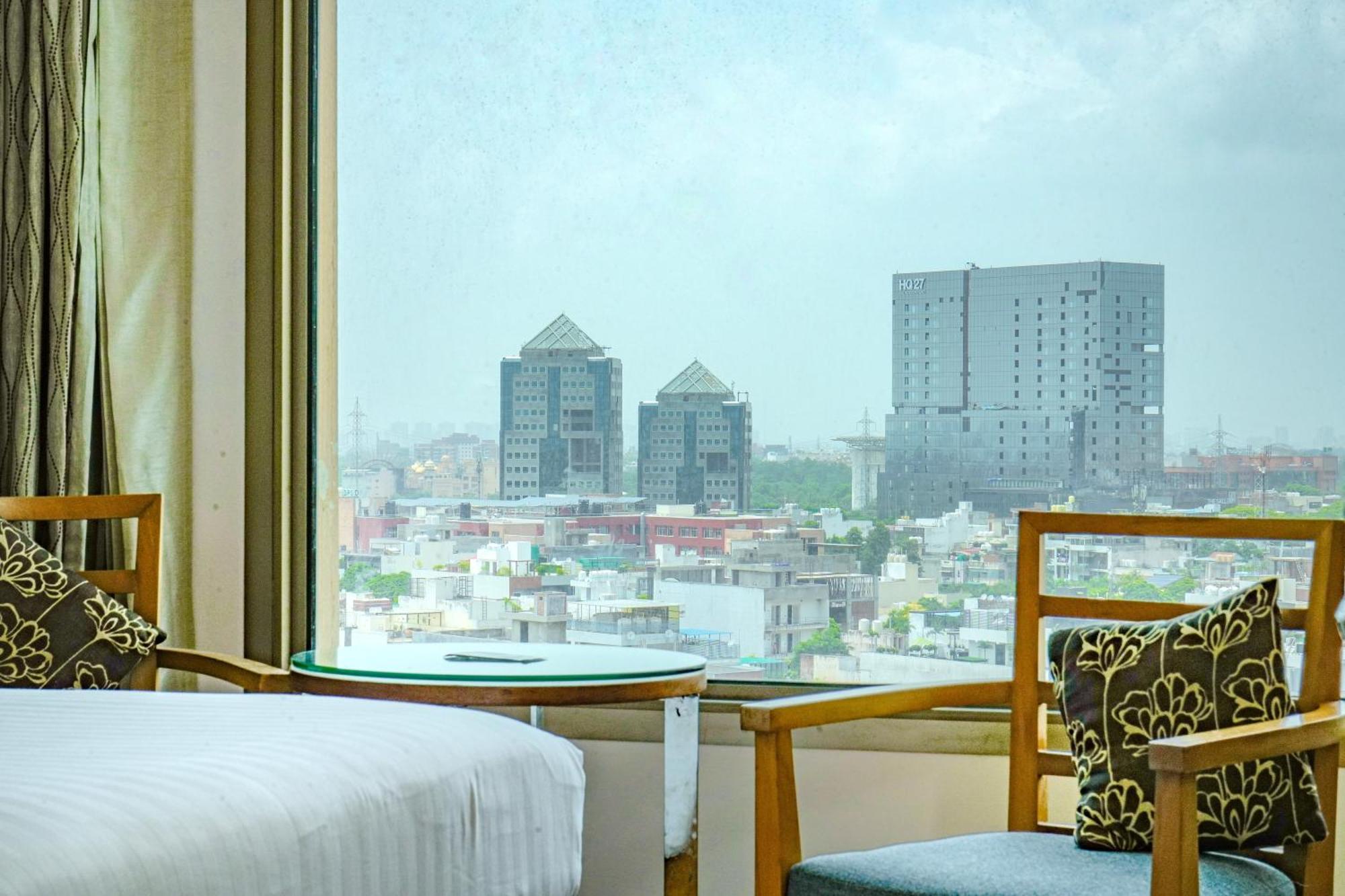 Courtyard By Marriott Gurugram Downtown Hotel Gurgaon Buitenkant foto