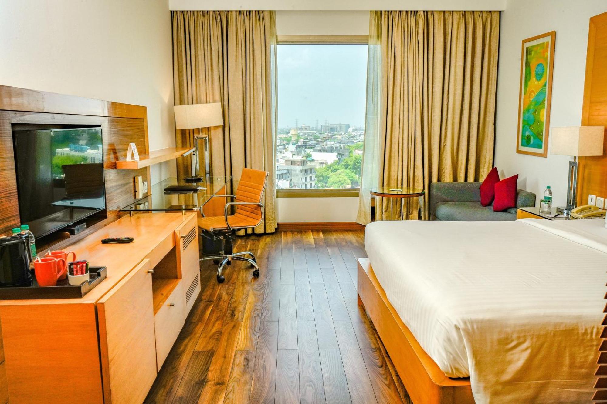Courtyard By Marriott Gurugram Downtown Hotel Gurgaon Buitenkant foto