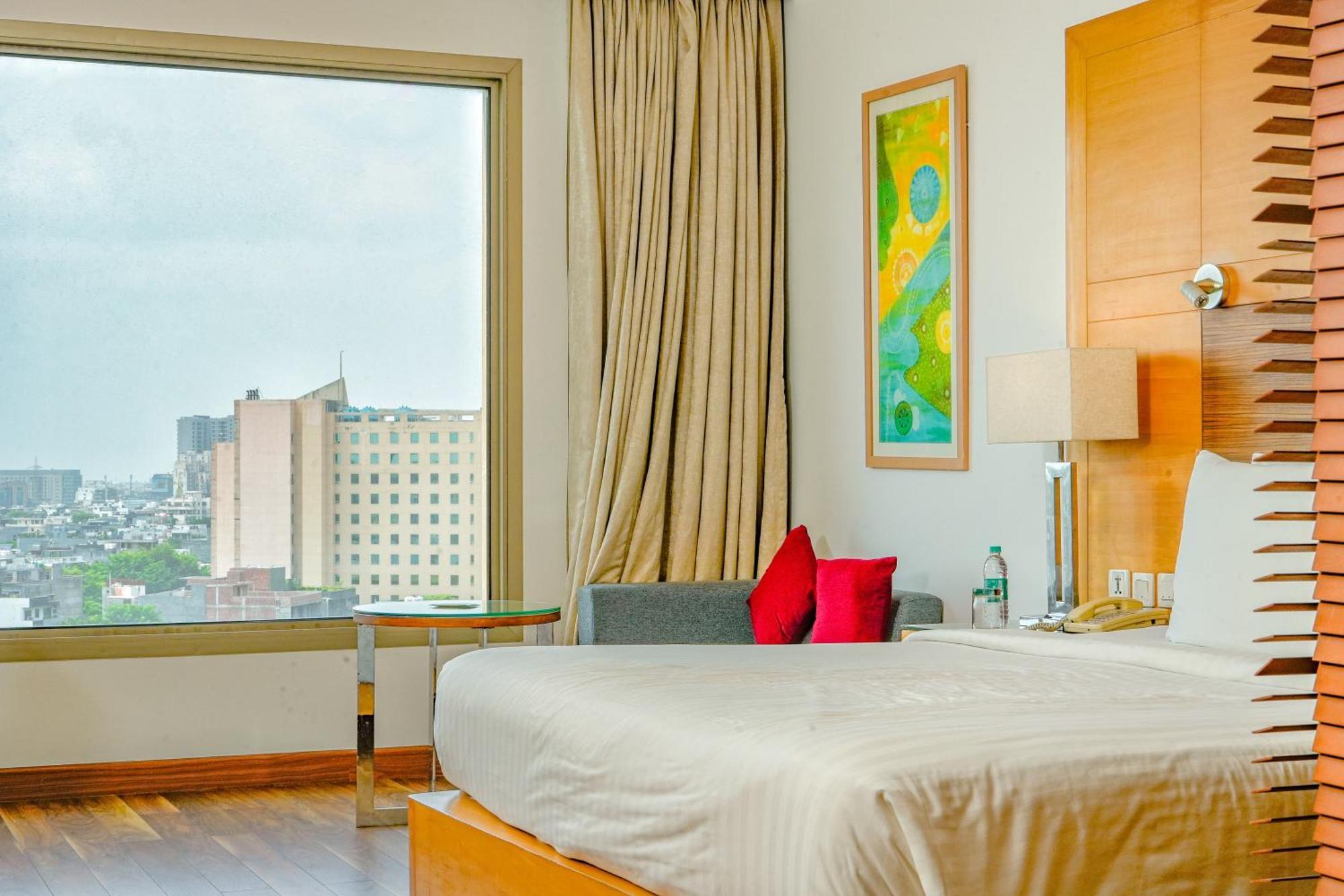 Courtyard By Marriott Gurugram Downtown Hotel Gurgaon Buitenkant foto
