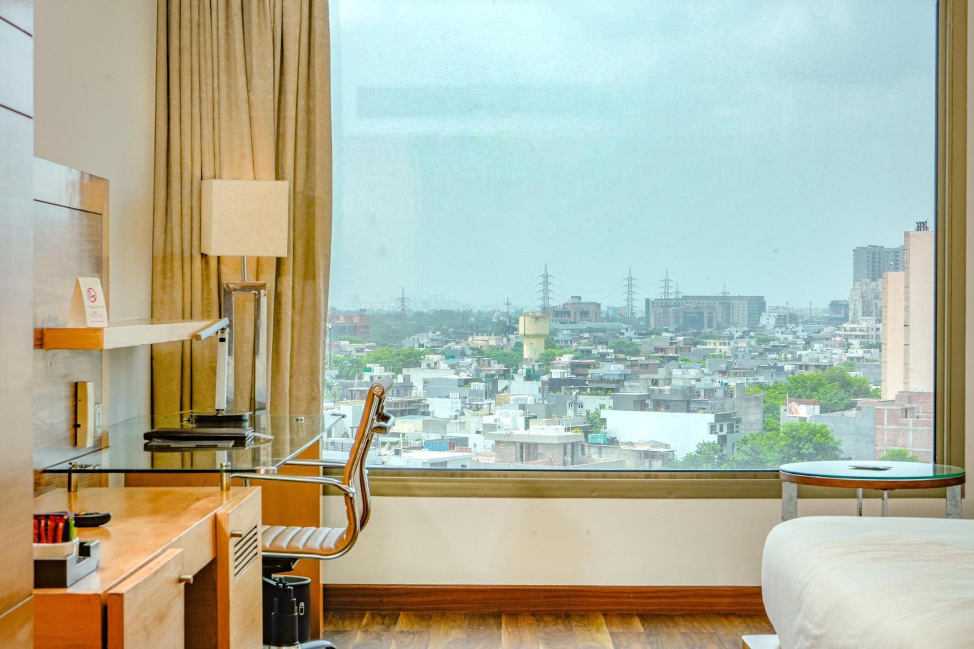Courtyard By Marriott Gurugram Downtown Hotel Gurgaon Buitenkant foto