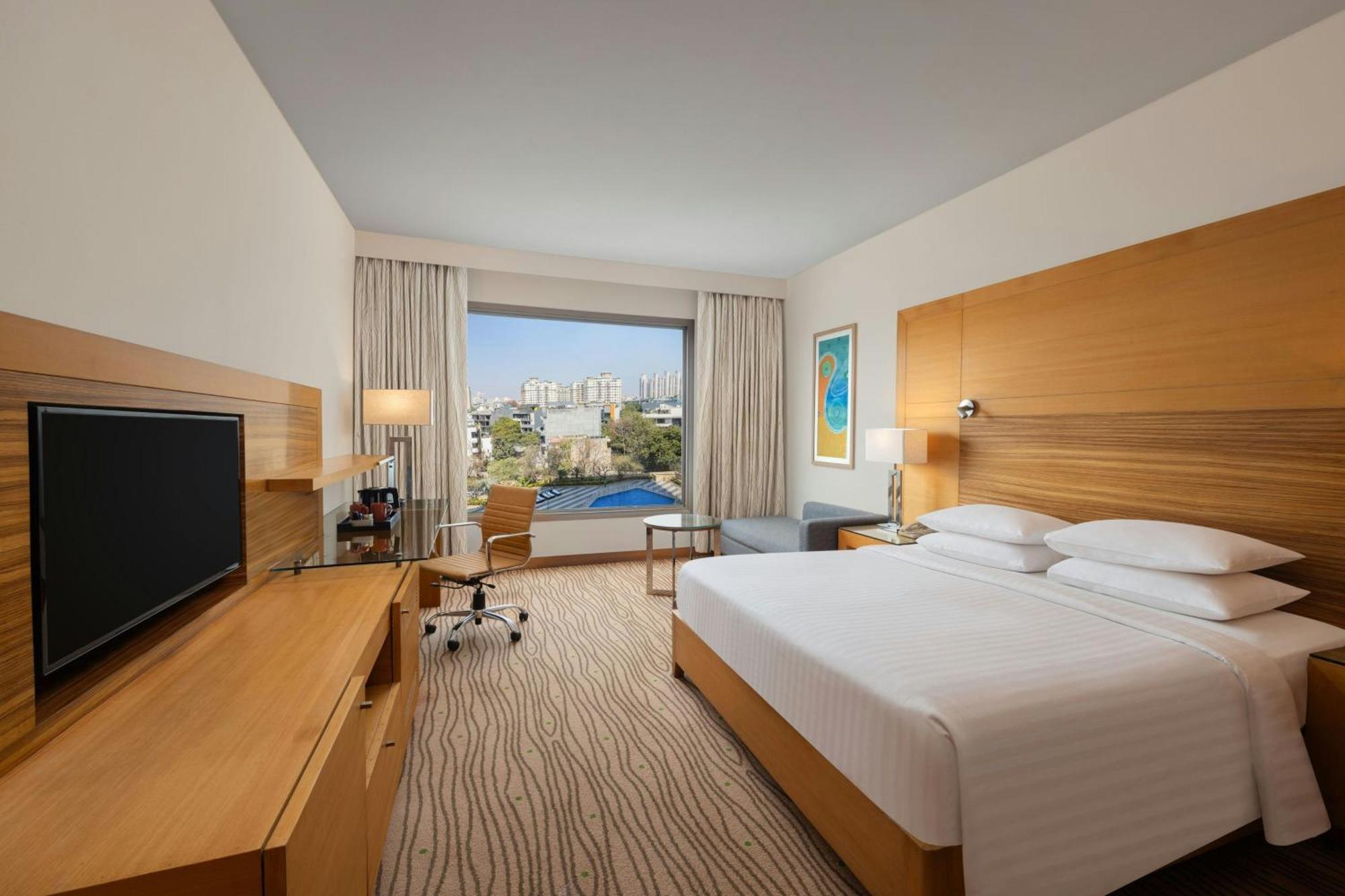 Courtyard By Marriott Gurugram Downtown Hotel Gurgaon Buitenkant foto