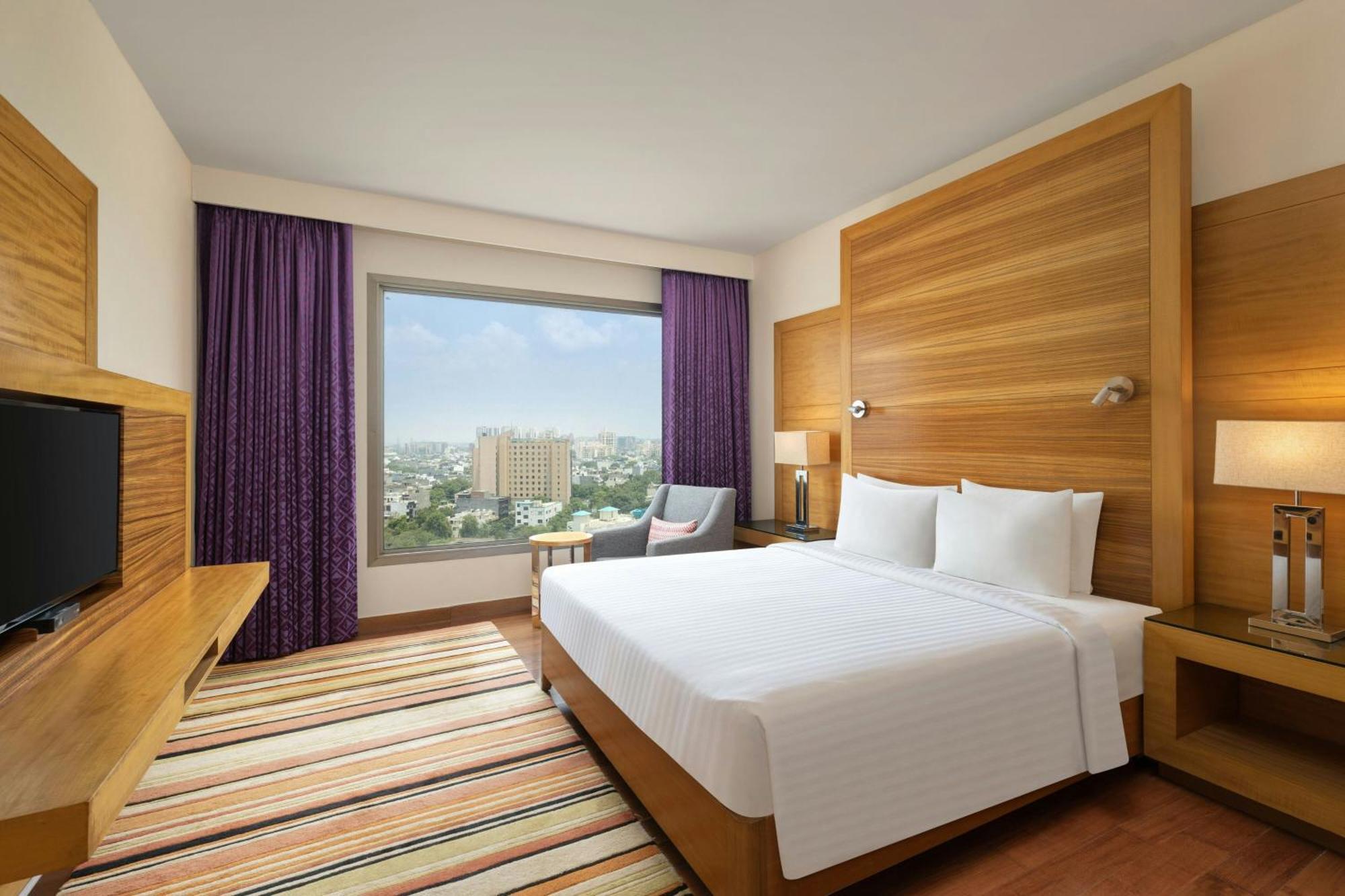 Courtyard By Marriott Gurugram Downtown Hotel Gurgaon Buitenkant foto